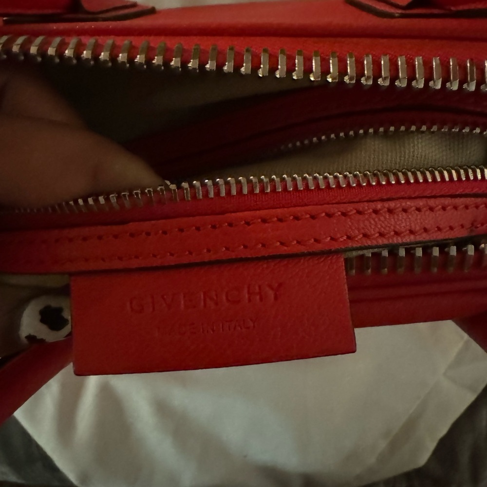 Givenchy - Picture 8 of 10